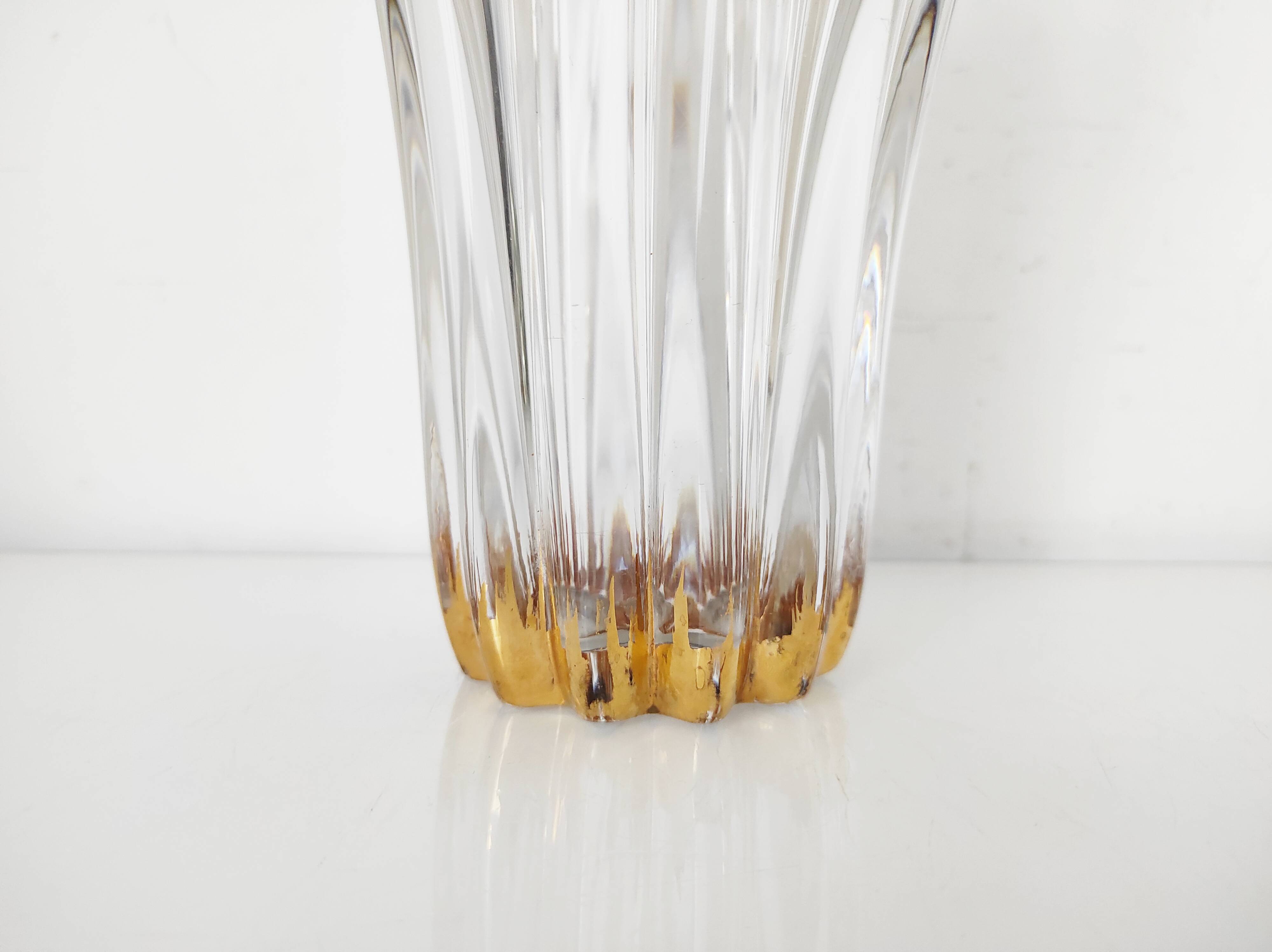 Splash-shaped crystal vase with gold rim