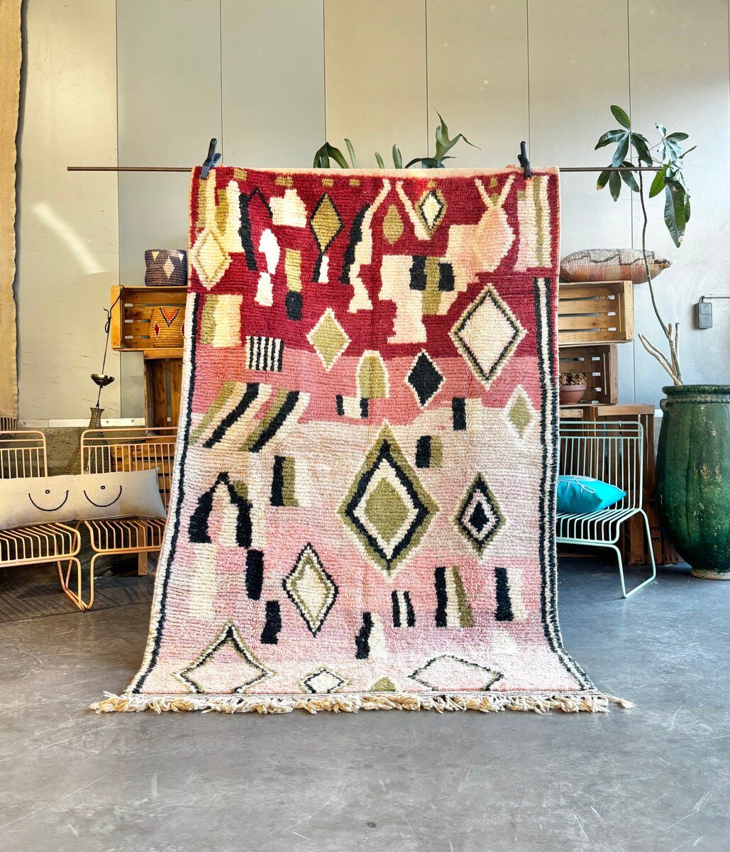 Pink and red Berber Boujad rug in wool, bohemian decor.