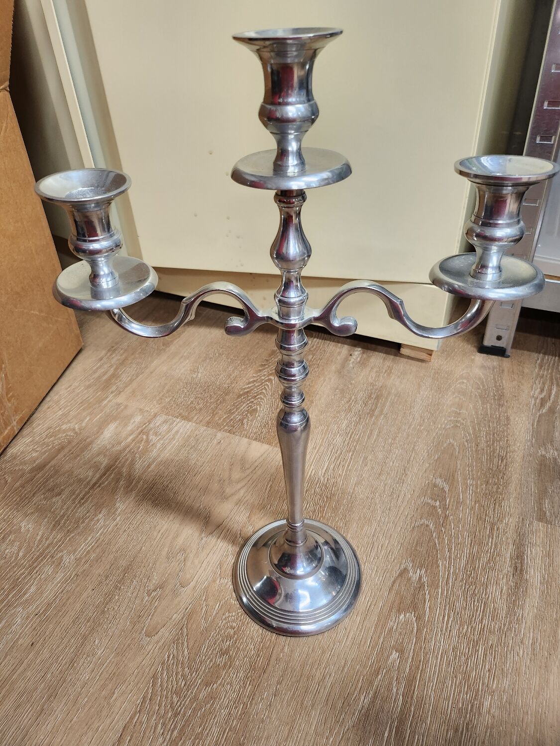 Metal candle holder