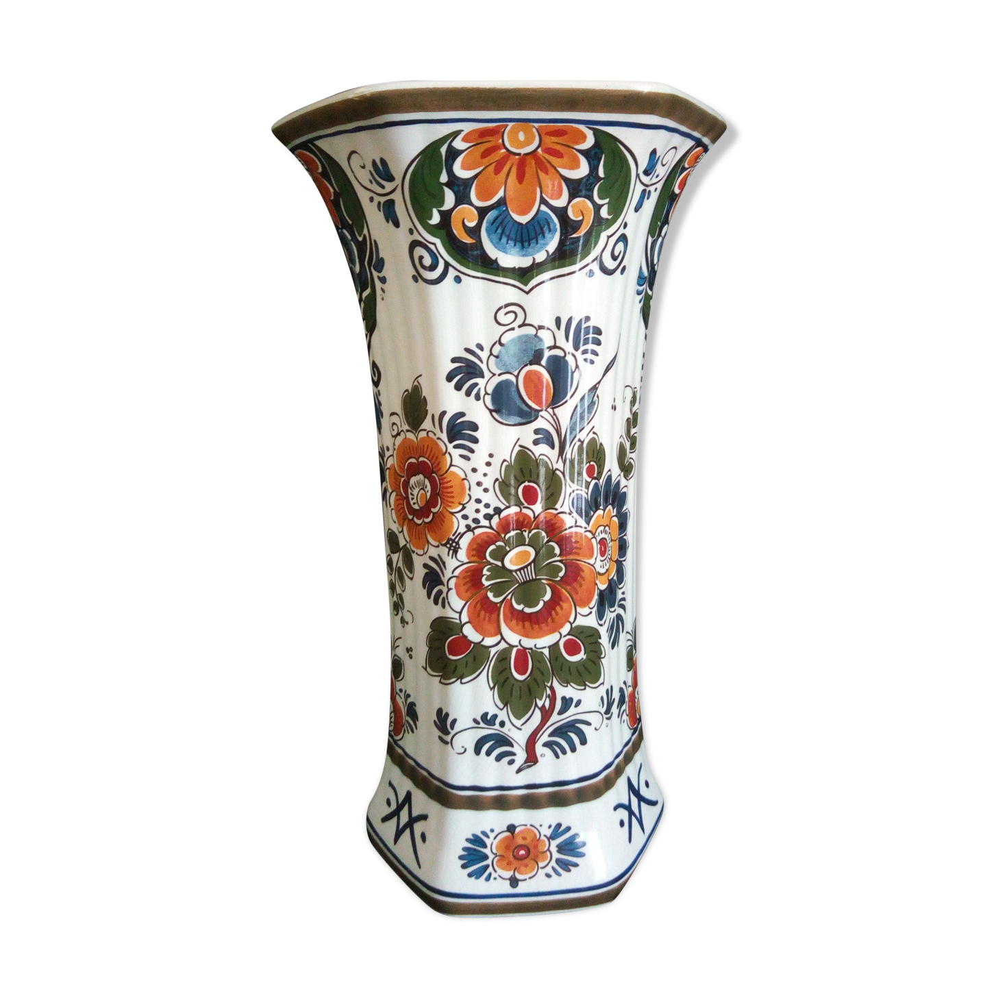 Delft's faience polychrome vase