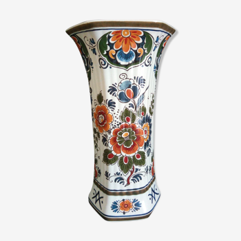 Vase polychrome en faience de Delft