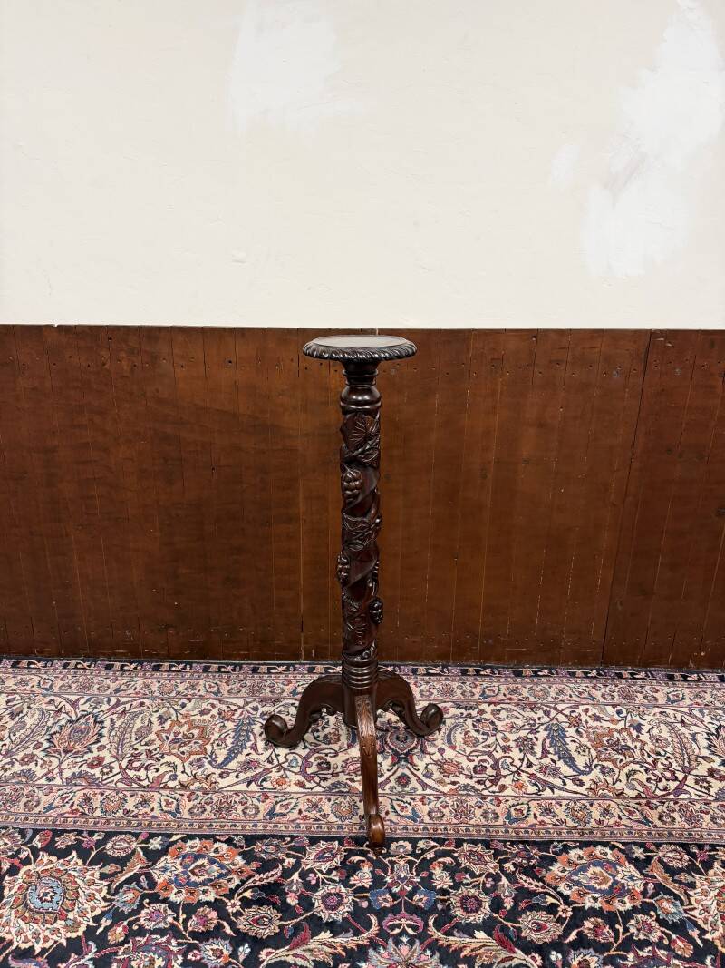 Classic english pied de stalle plant stand