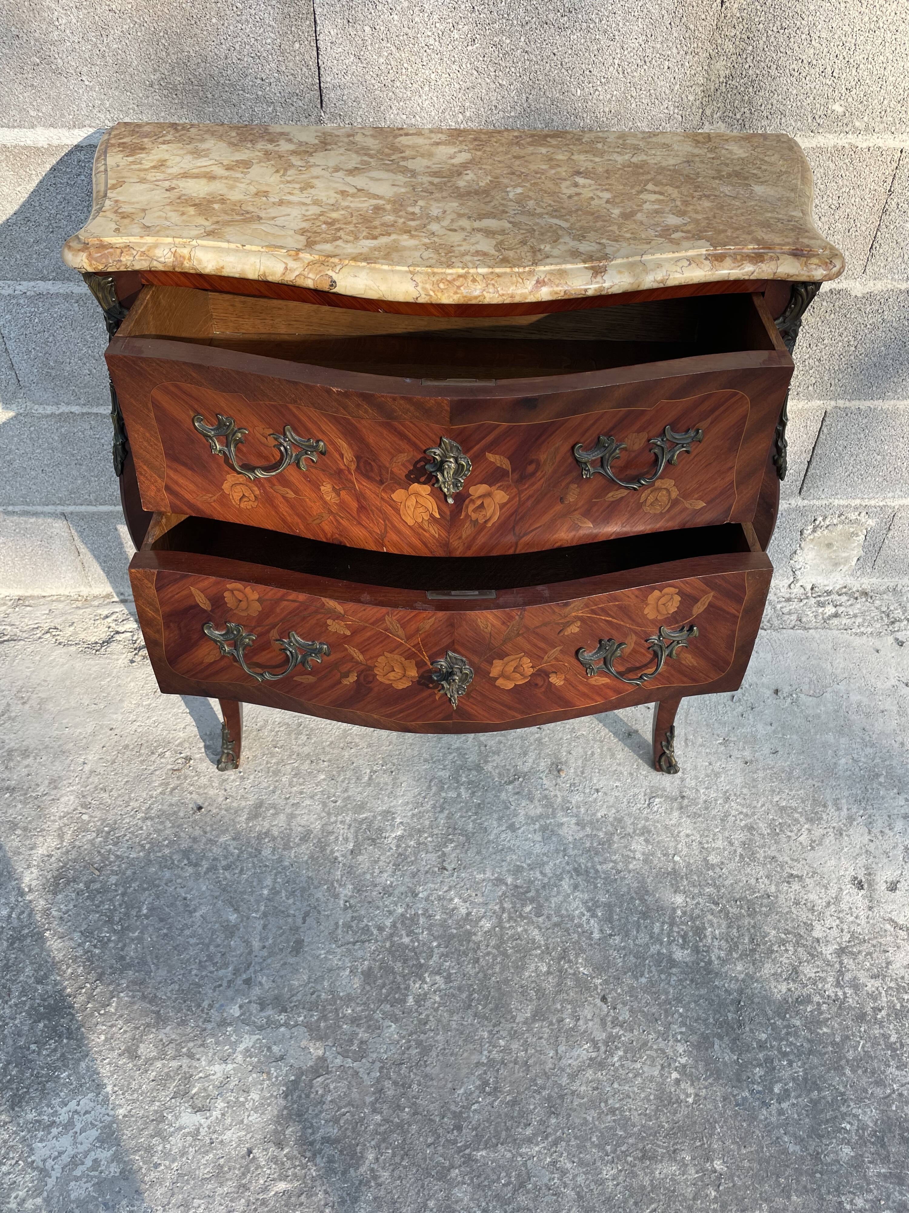 Rosewood chest of drawers