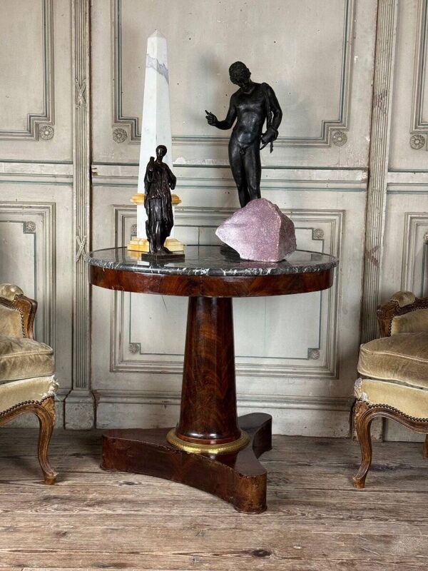 Guéridon Empire en acajou, bronze doré, marbre à gorge gris Saint Anne, vers 1800