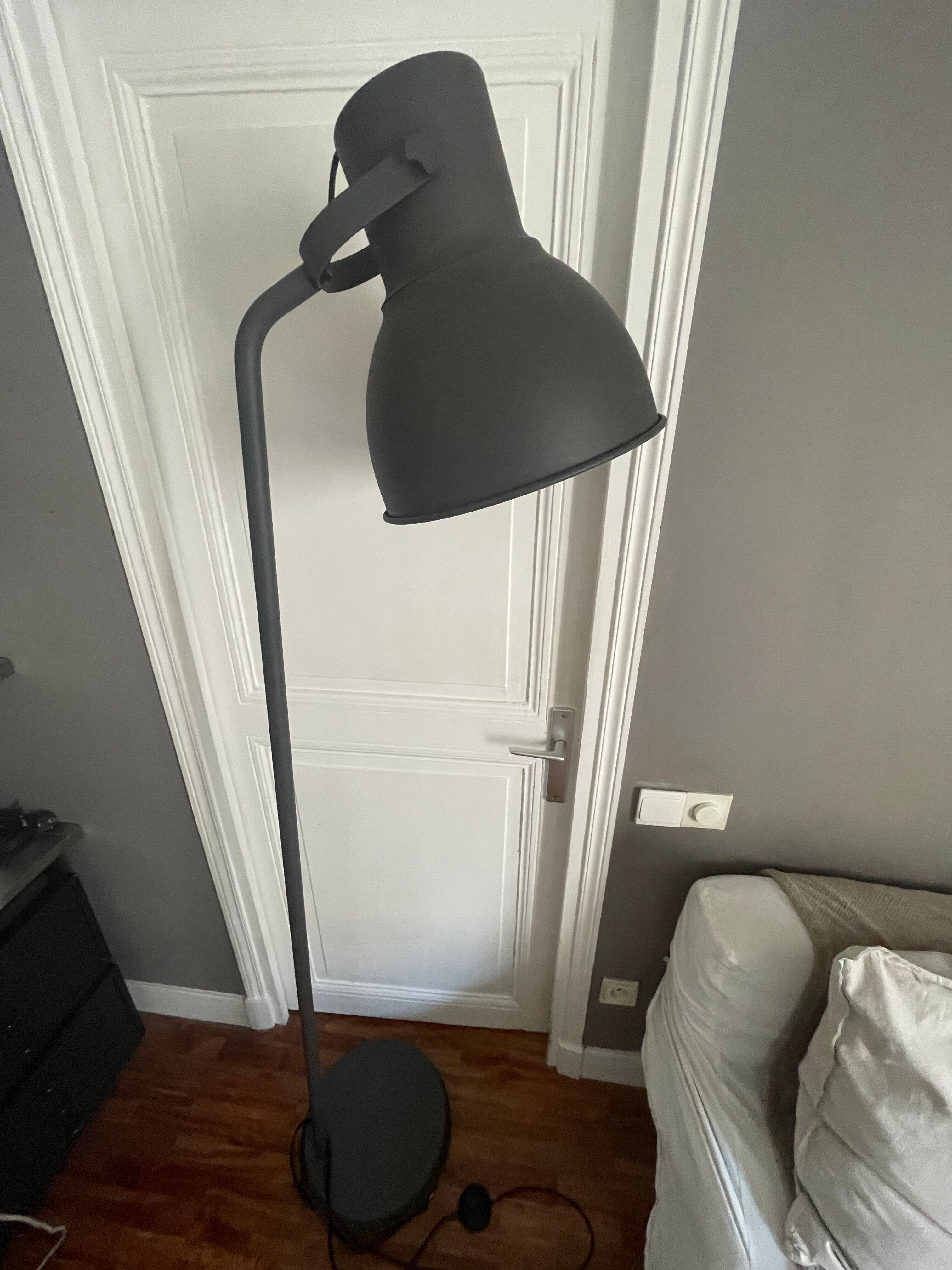 Floor lamp