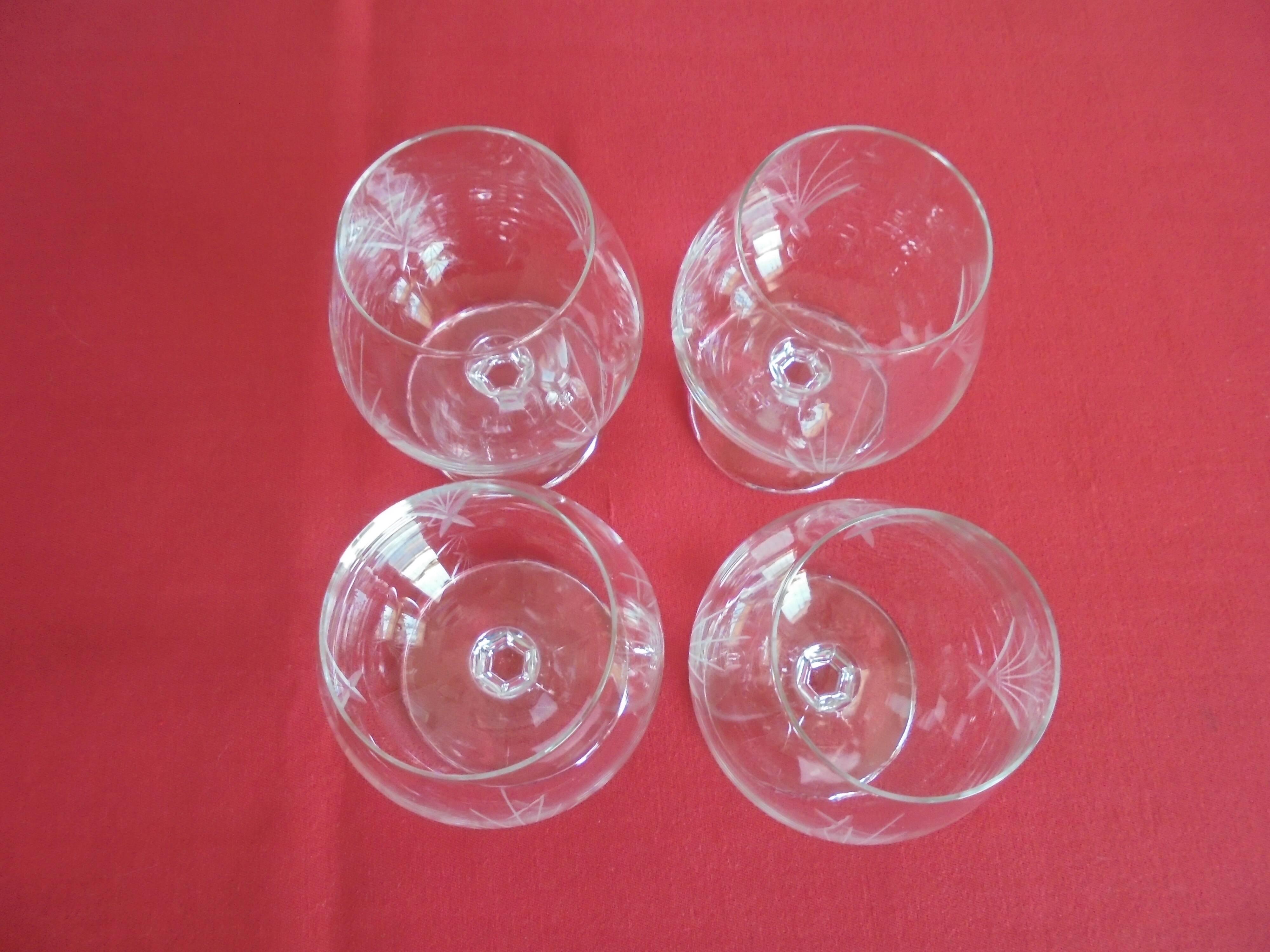 Lot 4 unsigned chiseled crystal cognac glasses