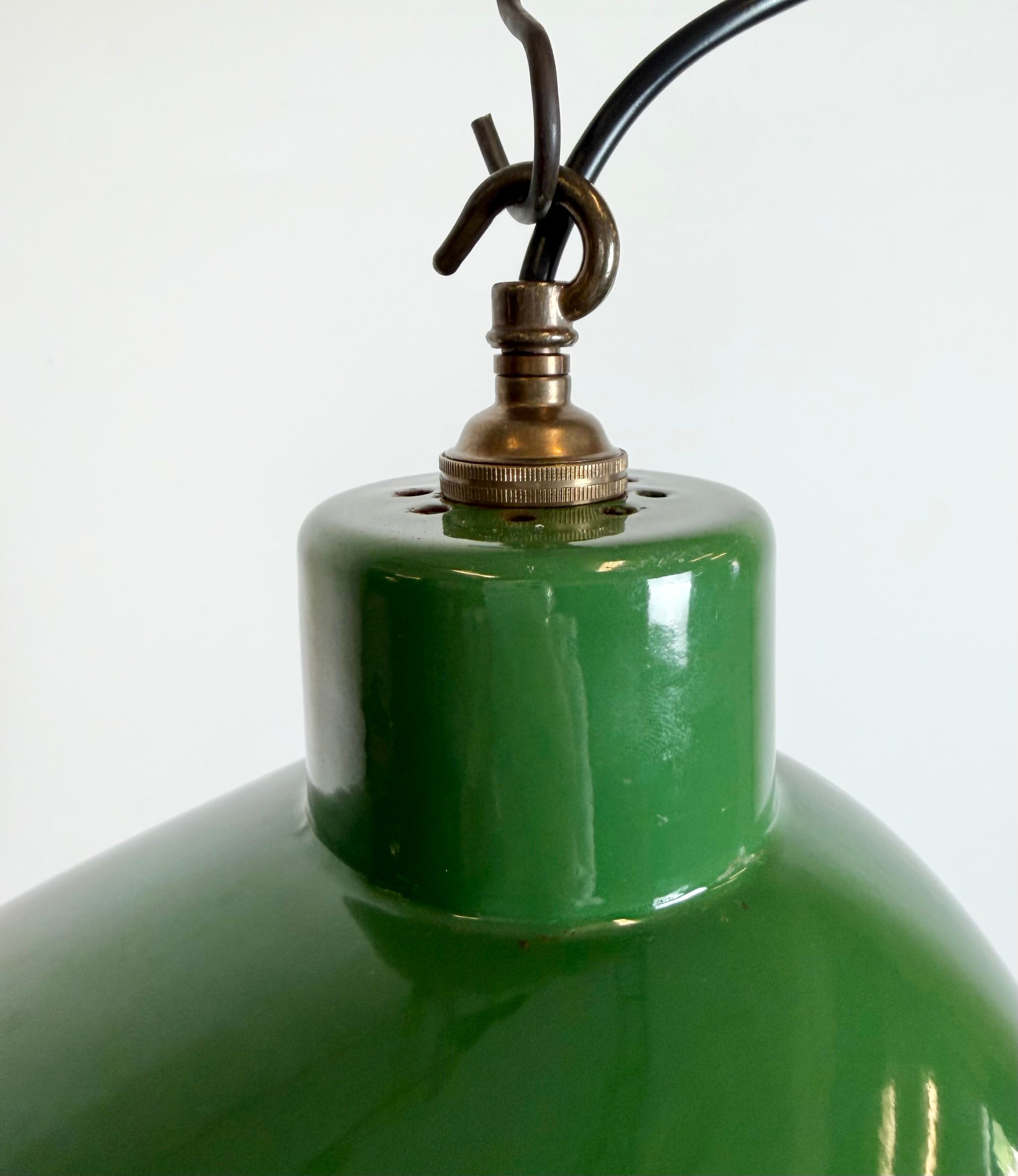 Suspension industrielle en émail vert, années 1960