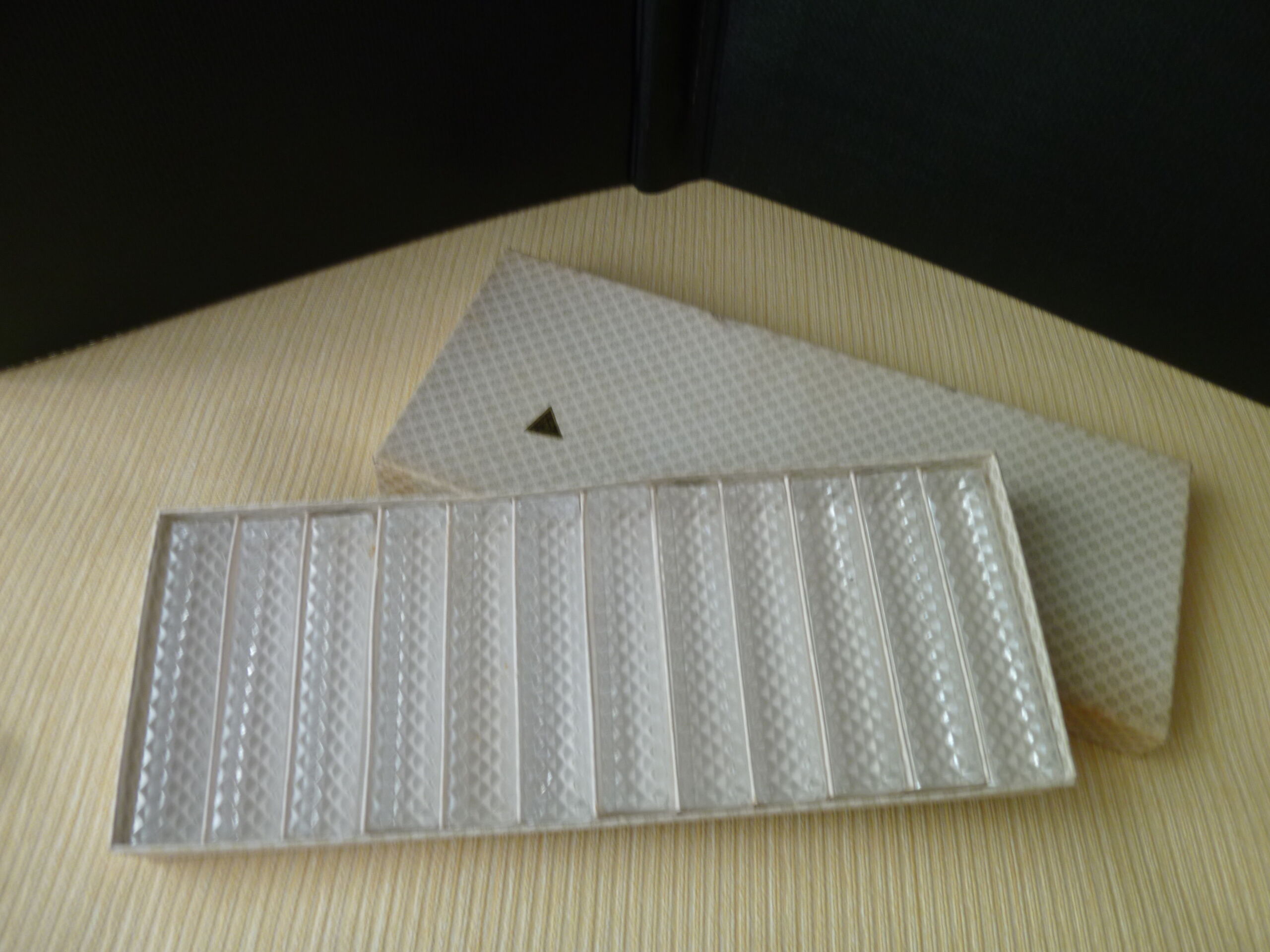 Box of 12 lead crystal knife door 24% diamond size