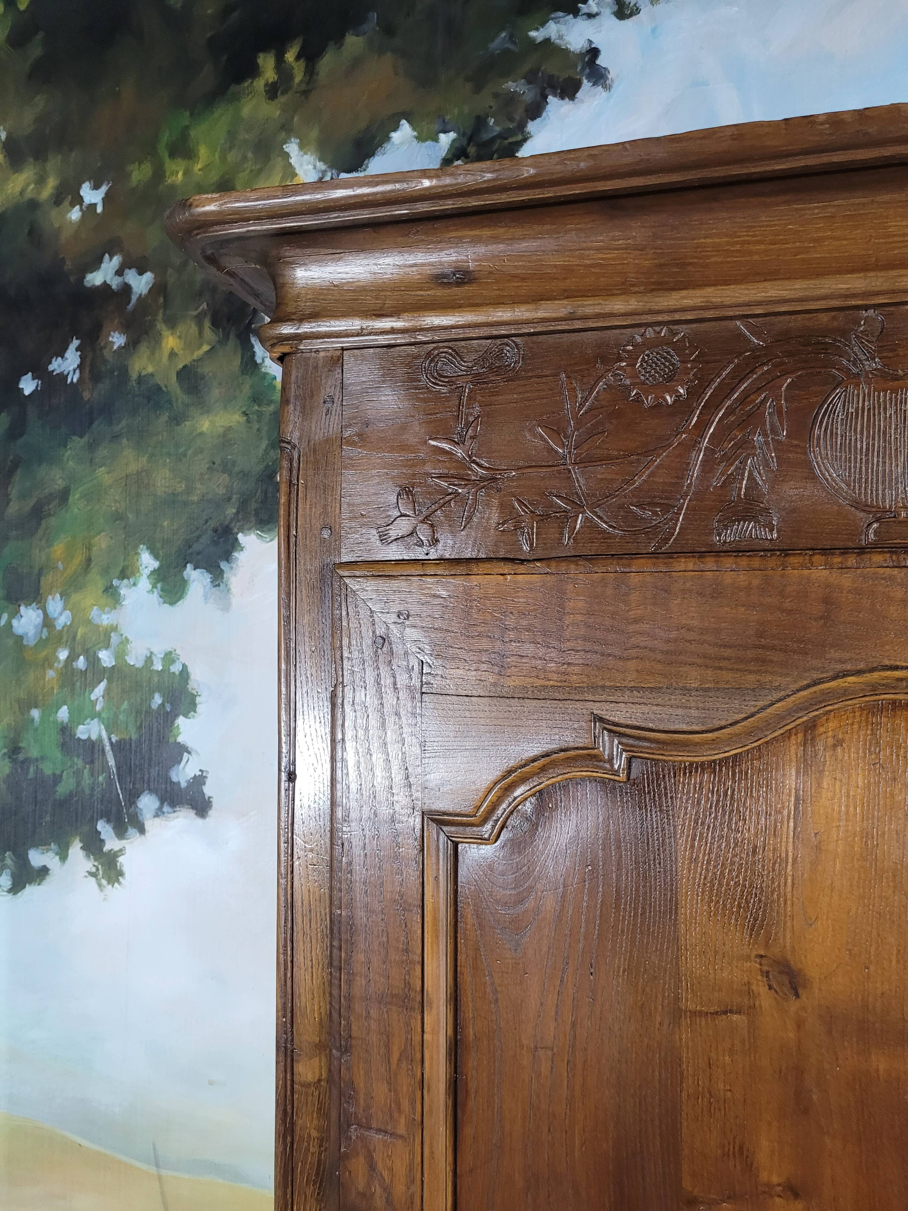 Louis XV oak bonnetière