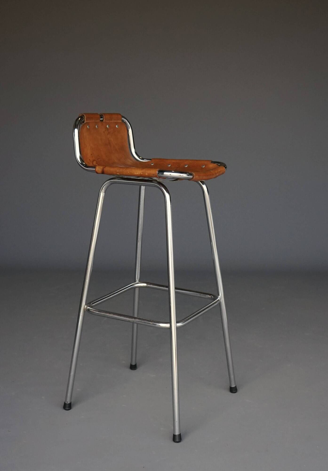 Tabourets de bar « Les Arcs » Dal Vera, sélectionnés par Charlotte Perriand. Lot de 4.