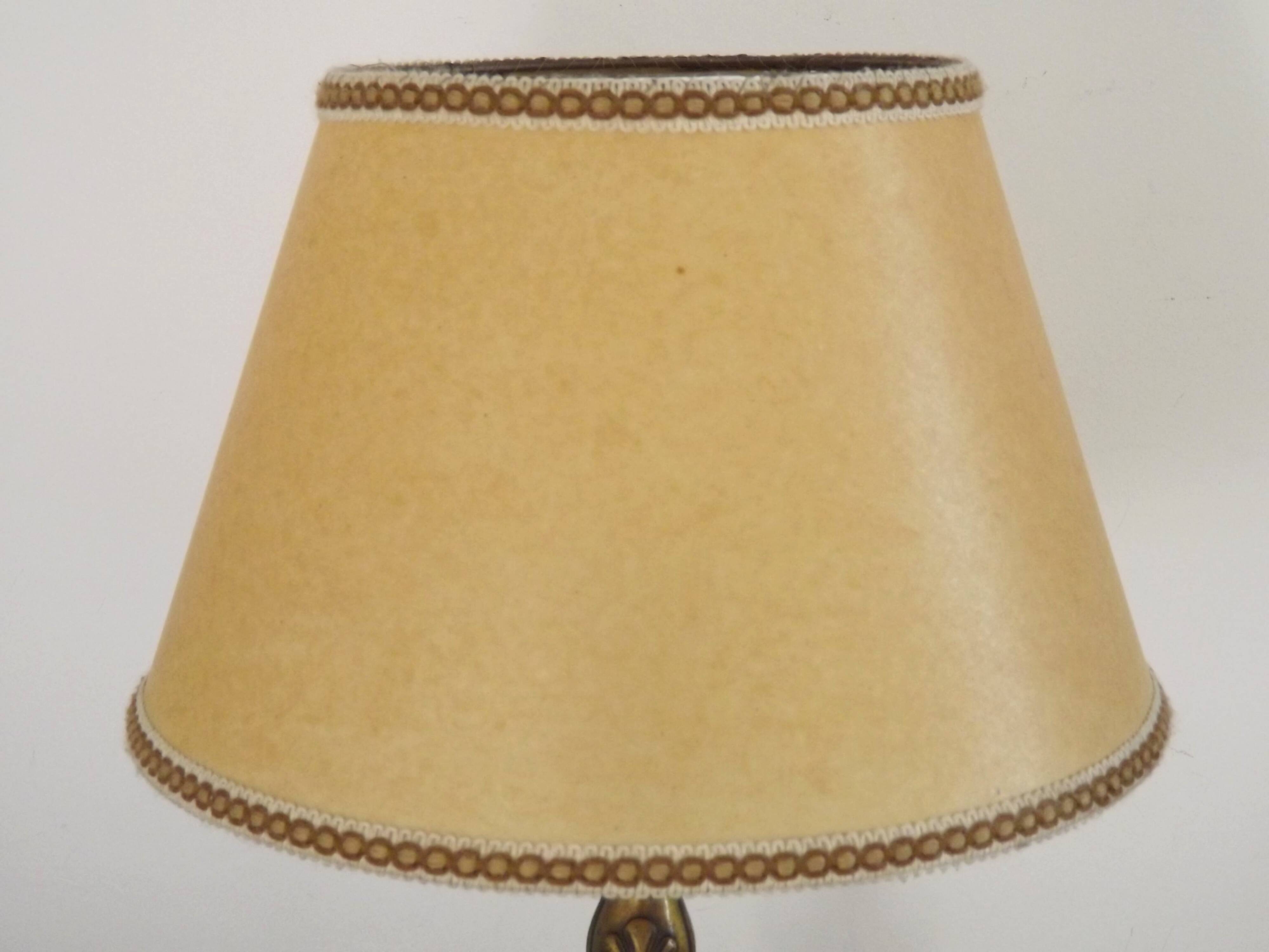 Spanish vintage brass table lamp with beige braided plastic shade 5555.