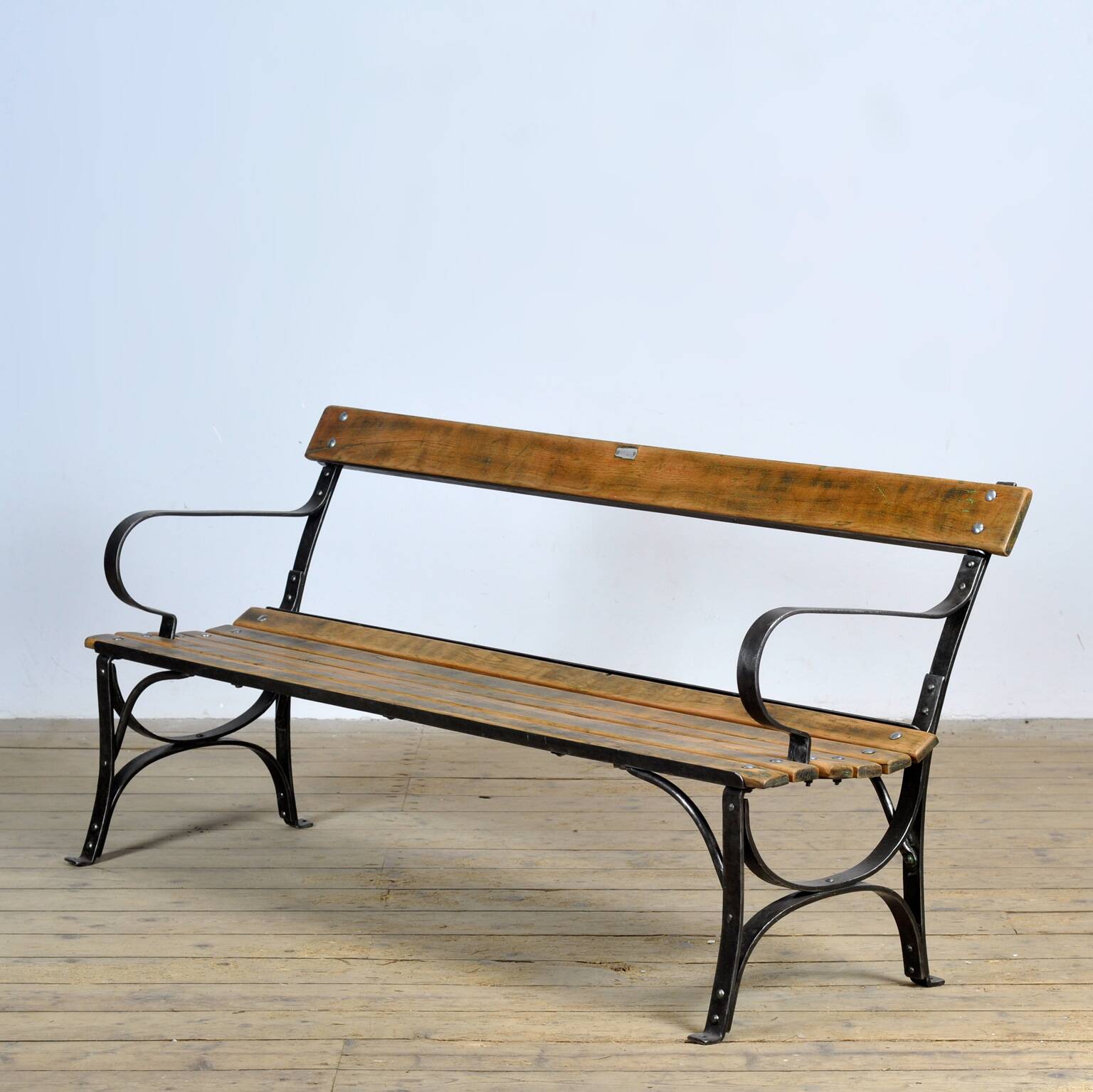 Banc de parc en fer riveté, années 1920