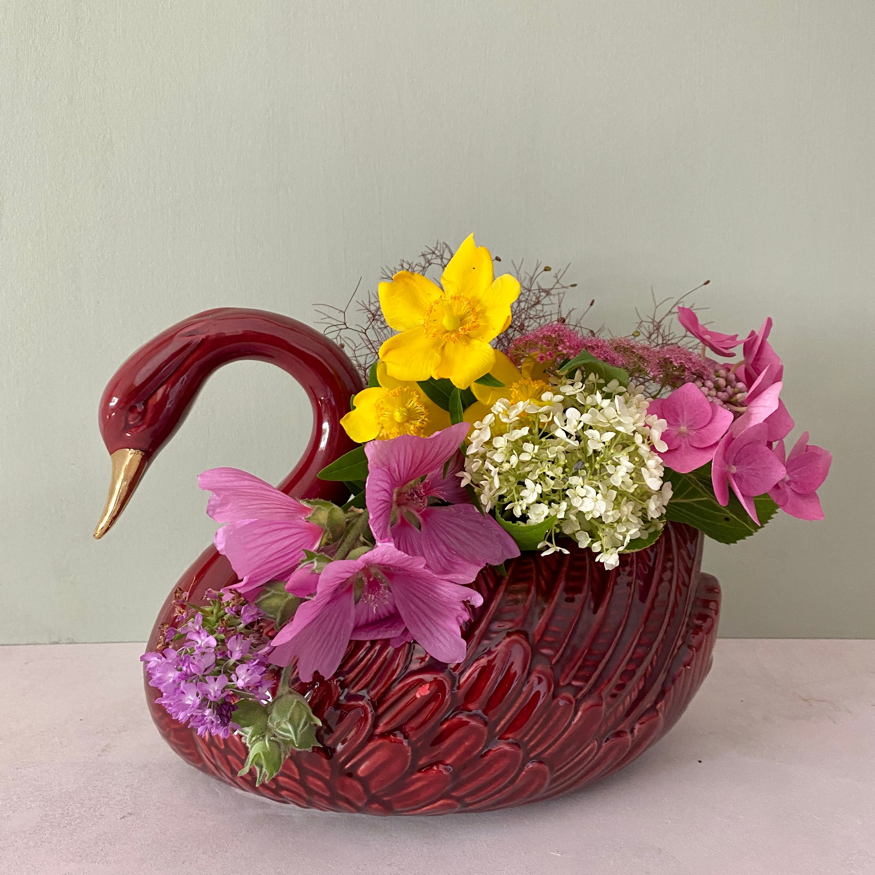 Vintage swan pot cover in red and gold ceramic