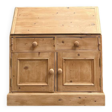 English pine chest of drawers