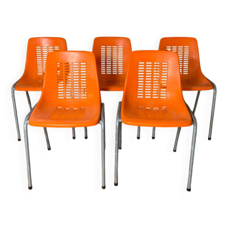 Chaises en plastique