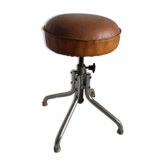 Vintage rotating stool seated in leather and chrome legs