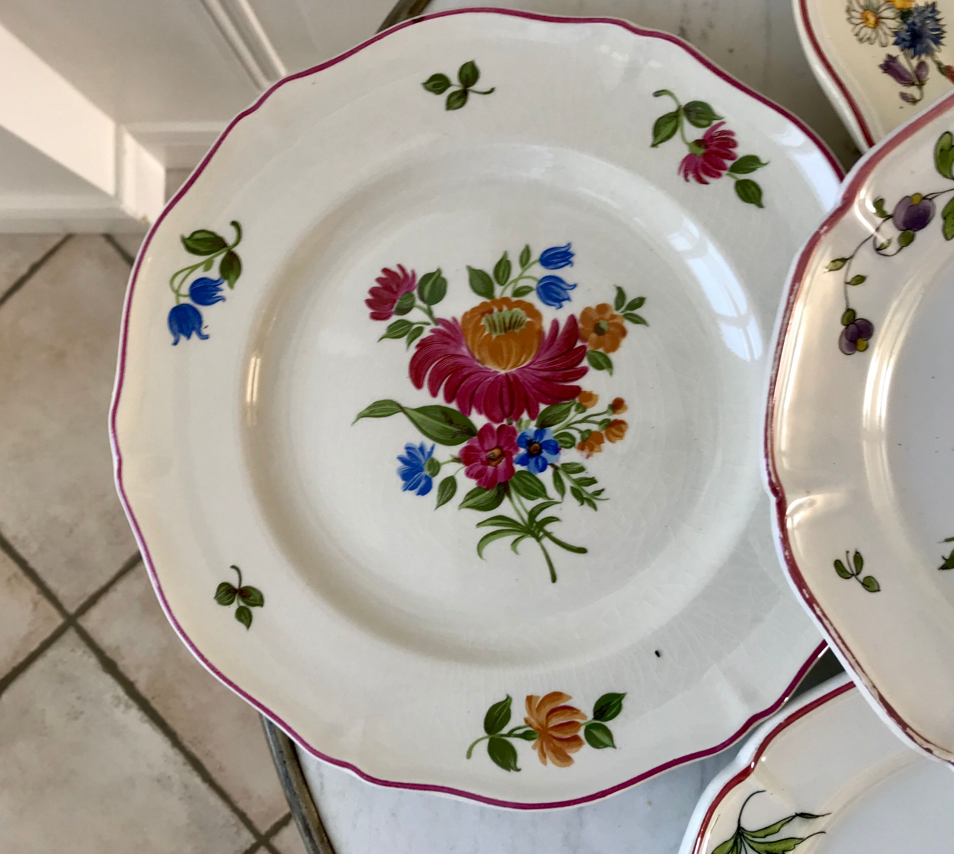 Set of 5 flat plates mismatched Digoin Sarreguemines and Saint-Amand 60s