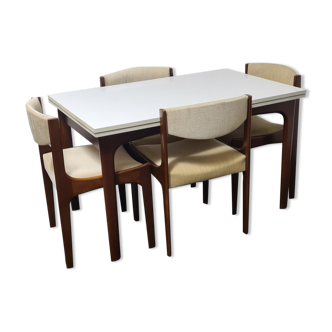 Table et chaises de salle à manger vintage