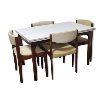 Table à manger vintage et chaises