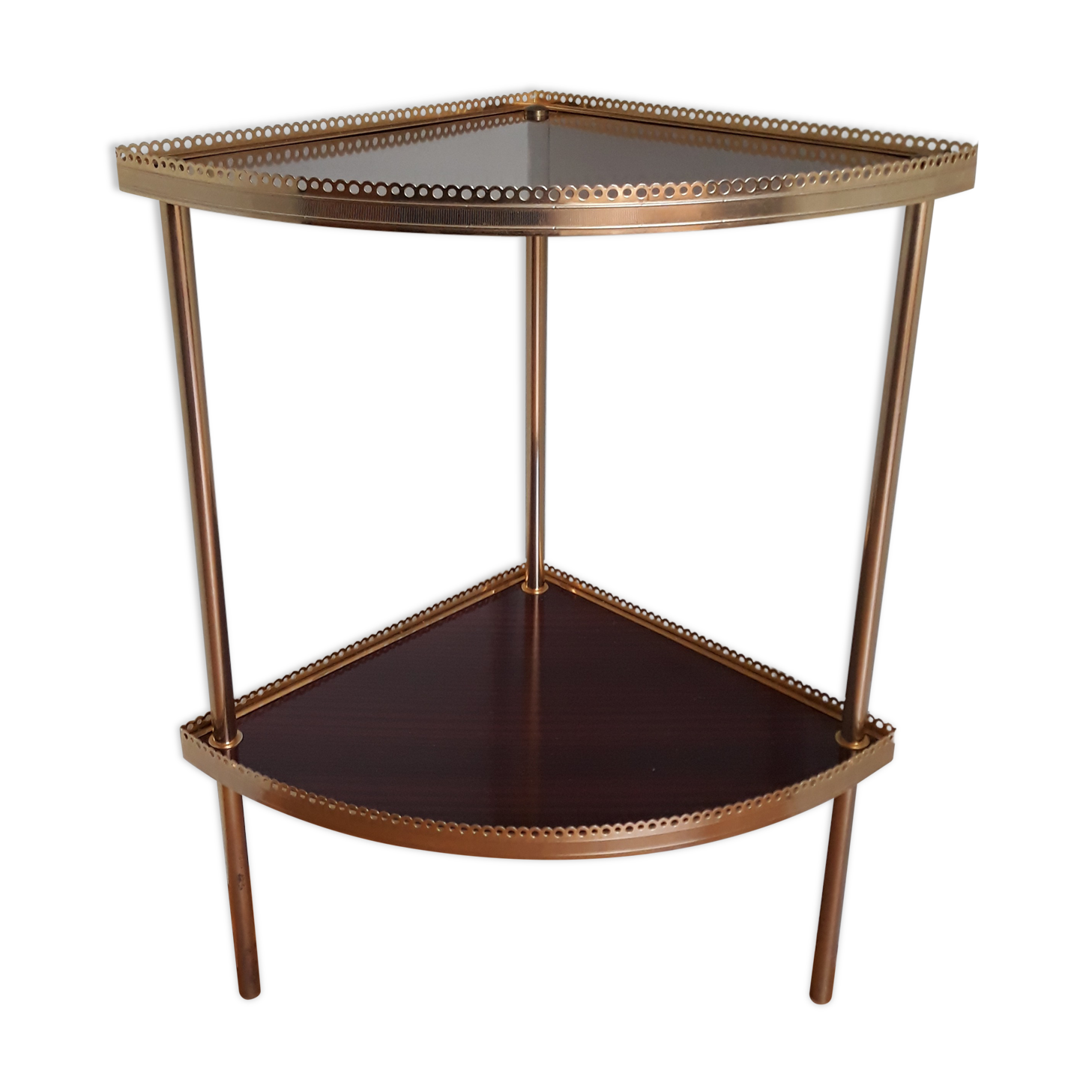 Shelf corner console notch in formica