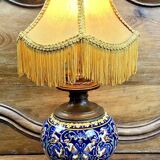 Ancienne Lampe à pétrole Gien Renaissance fond bleu XIX électrifiée