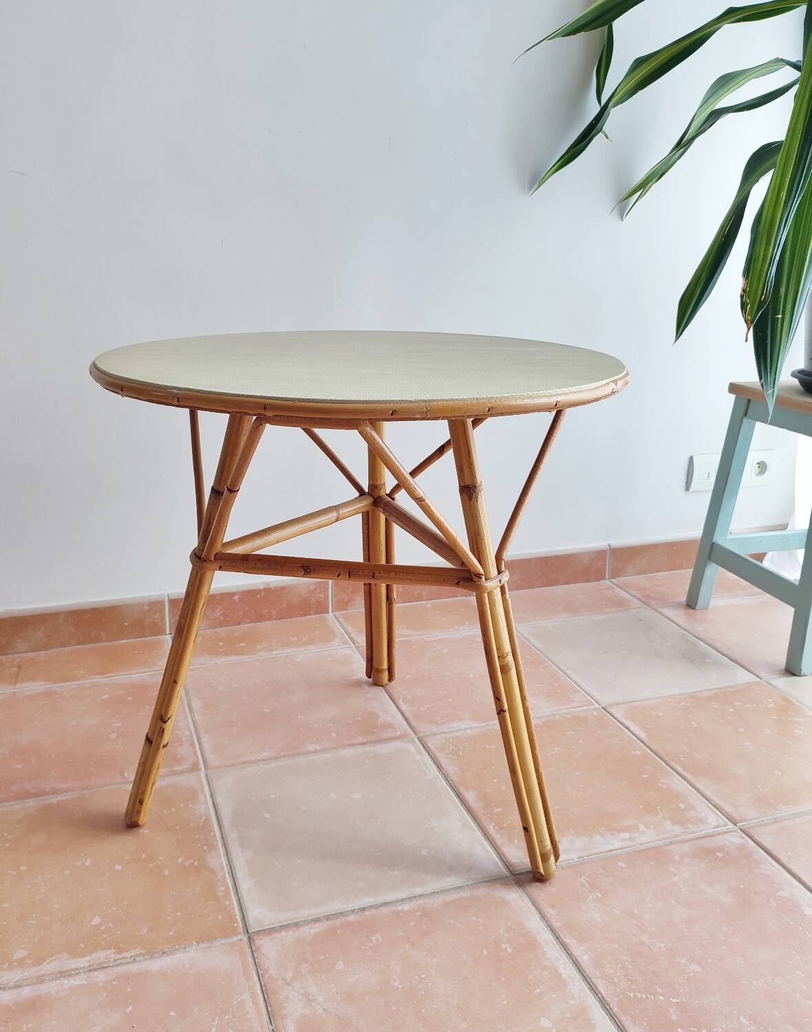 Vintage Rattan Round Table 60'