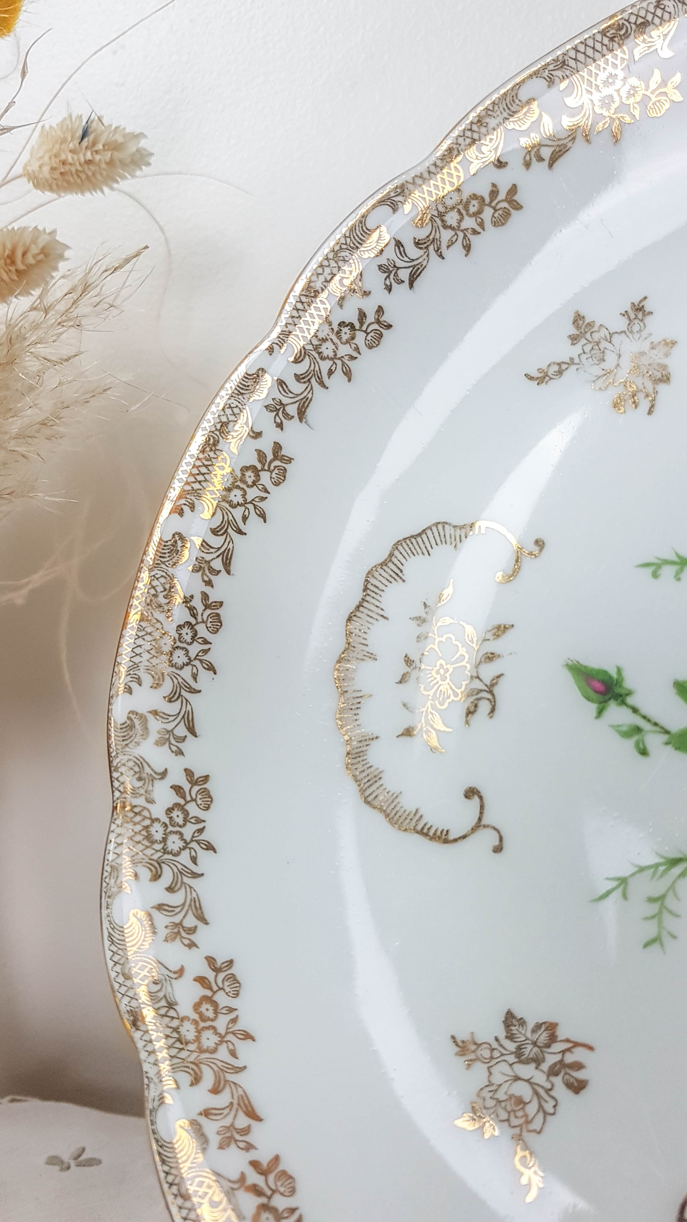 Lot of 4 flat plates Limoges FD Chauvigny golden white rose pattern