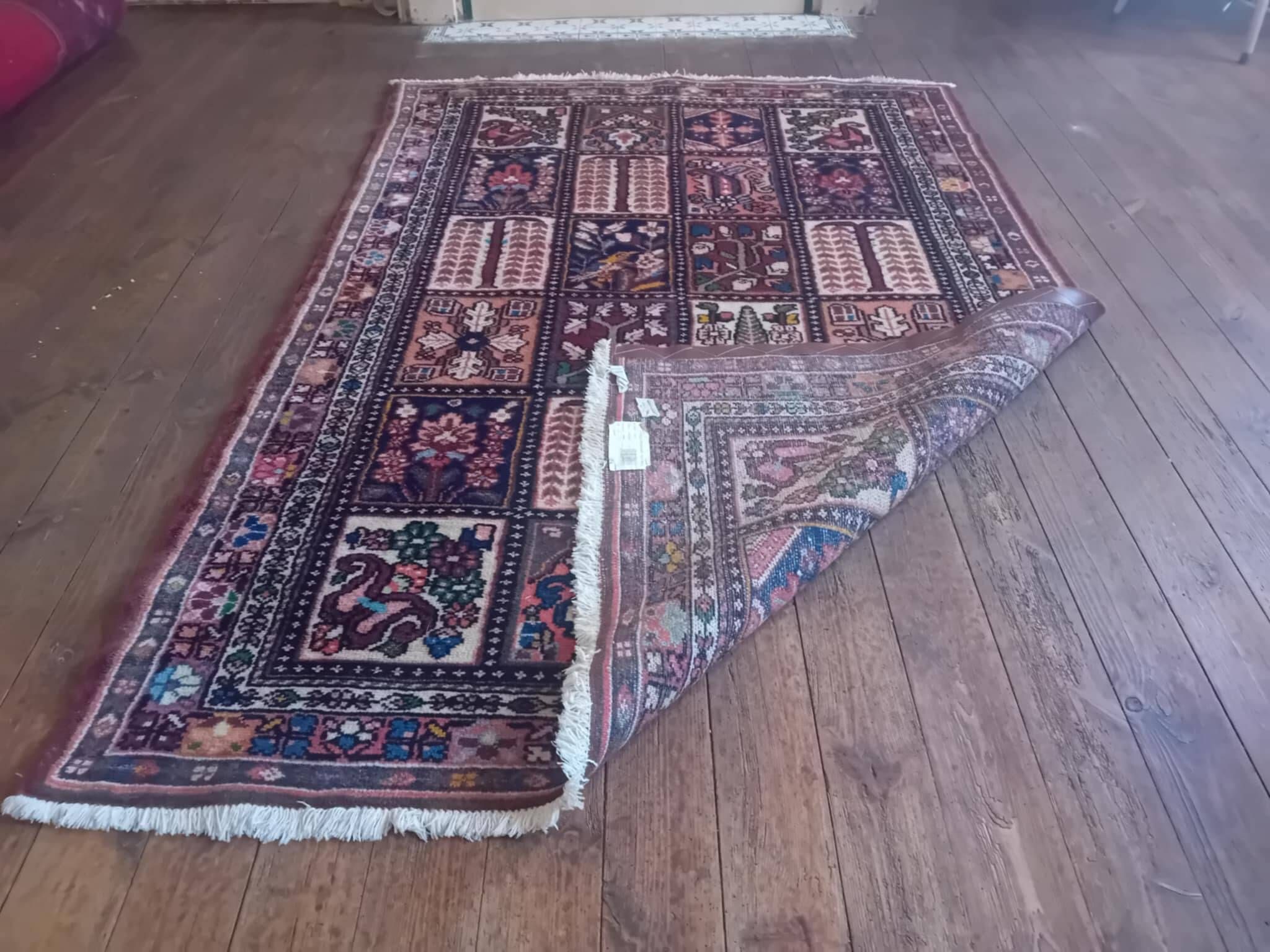 Handmade Persian Bachtiar Rug 208x142cm