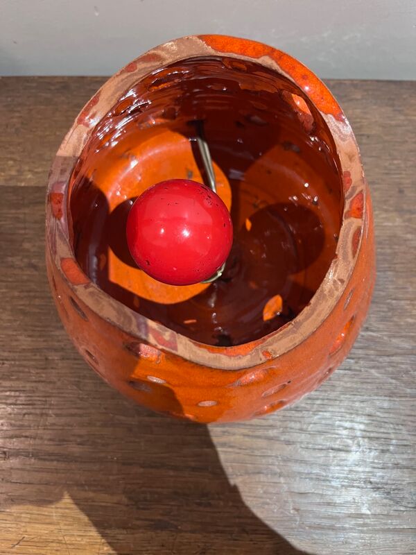 Lampe en céramique orange ajouré