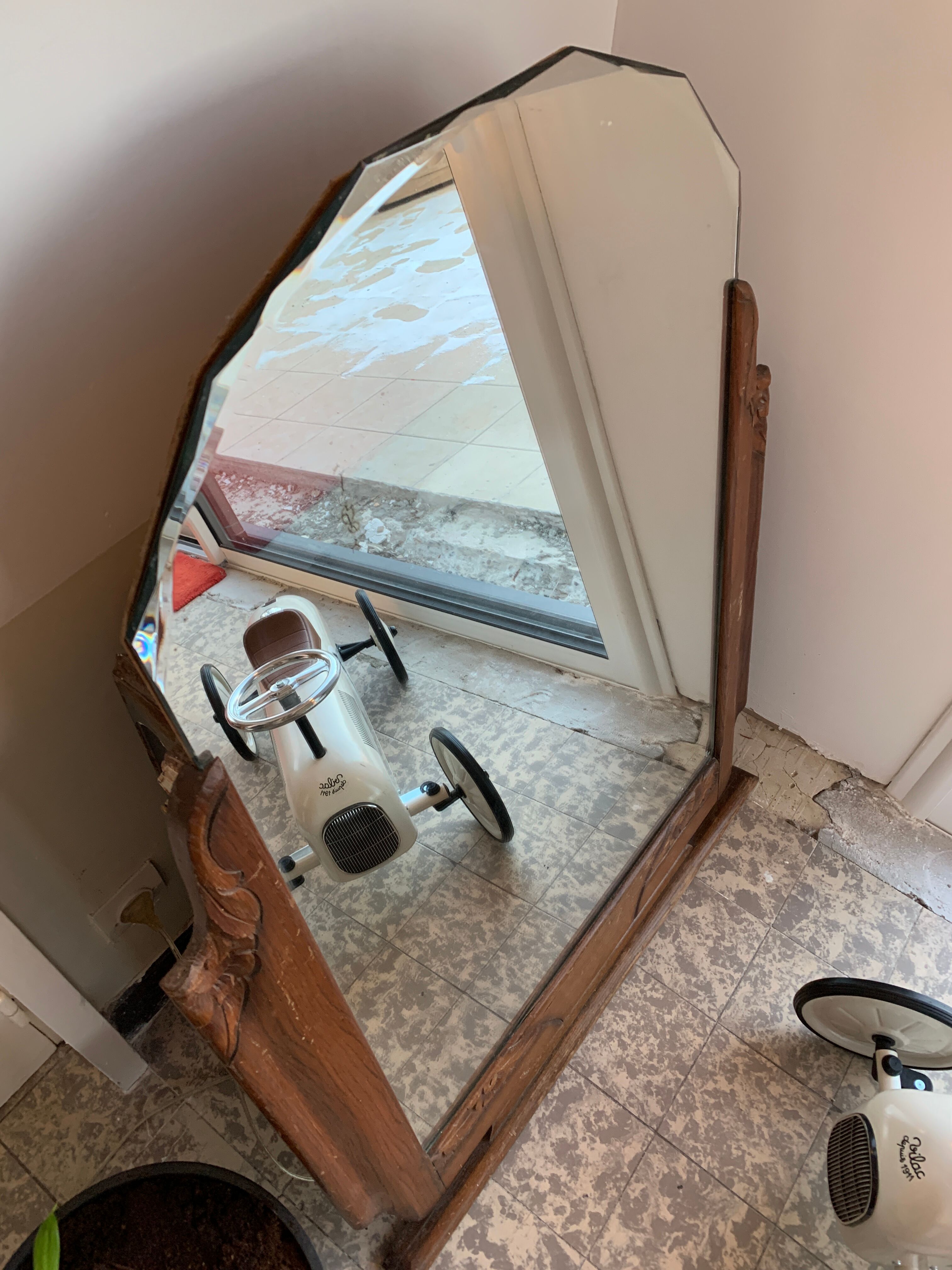 Bevelled mirror 76x103cm