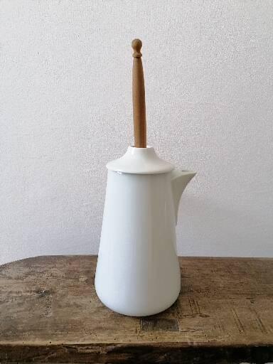 White porcelain chocolatier