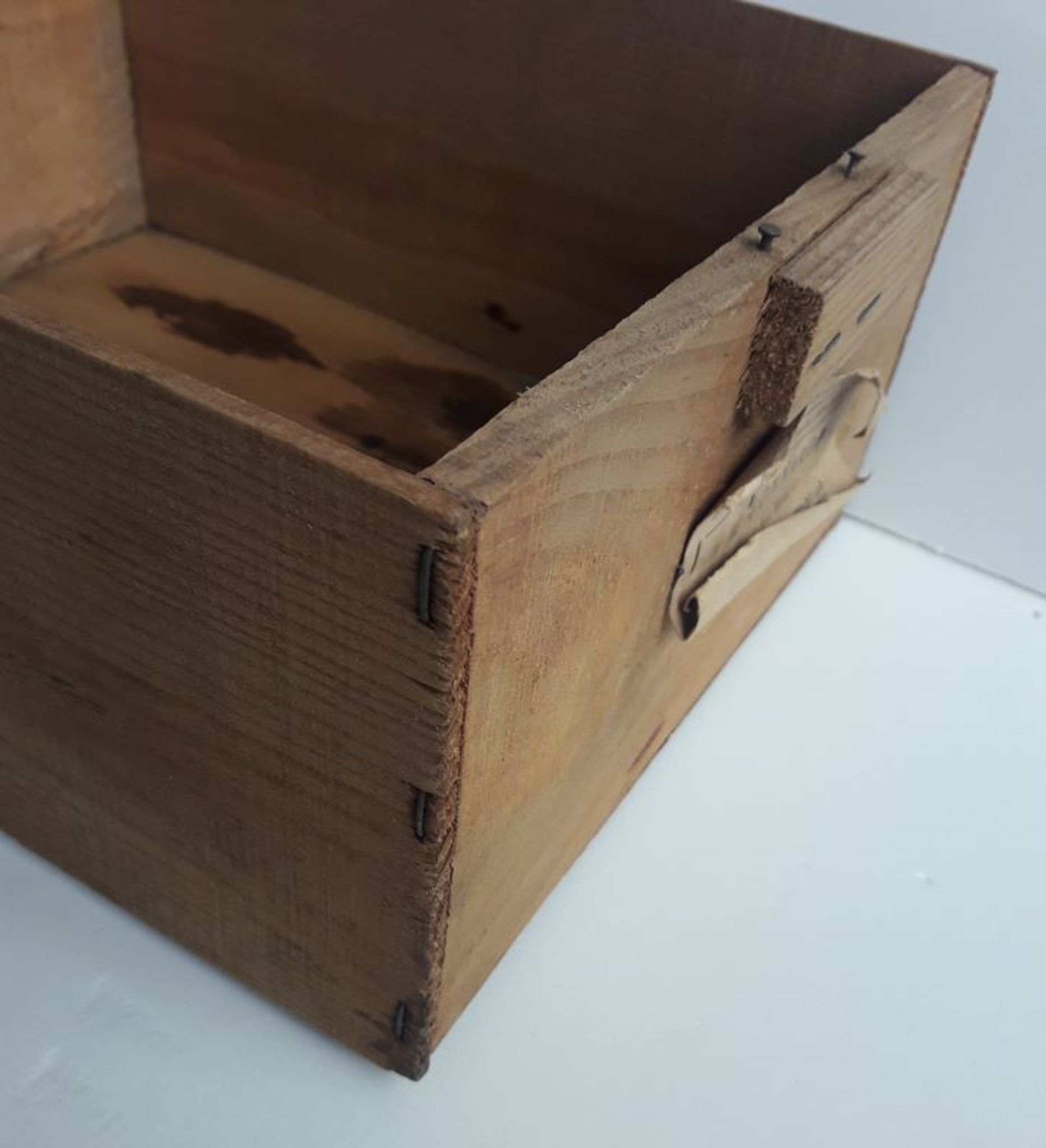 Caisse bois laiterie Charentes