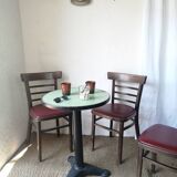 Lot de 20 chaises bistrot TON en bois et skaï rouge vintage.