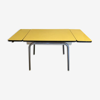 Table en formica jaune