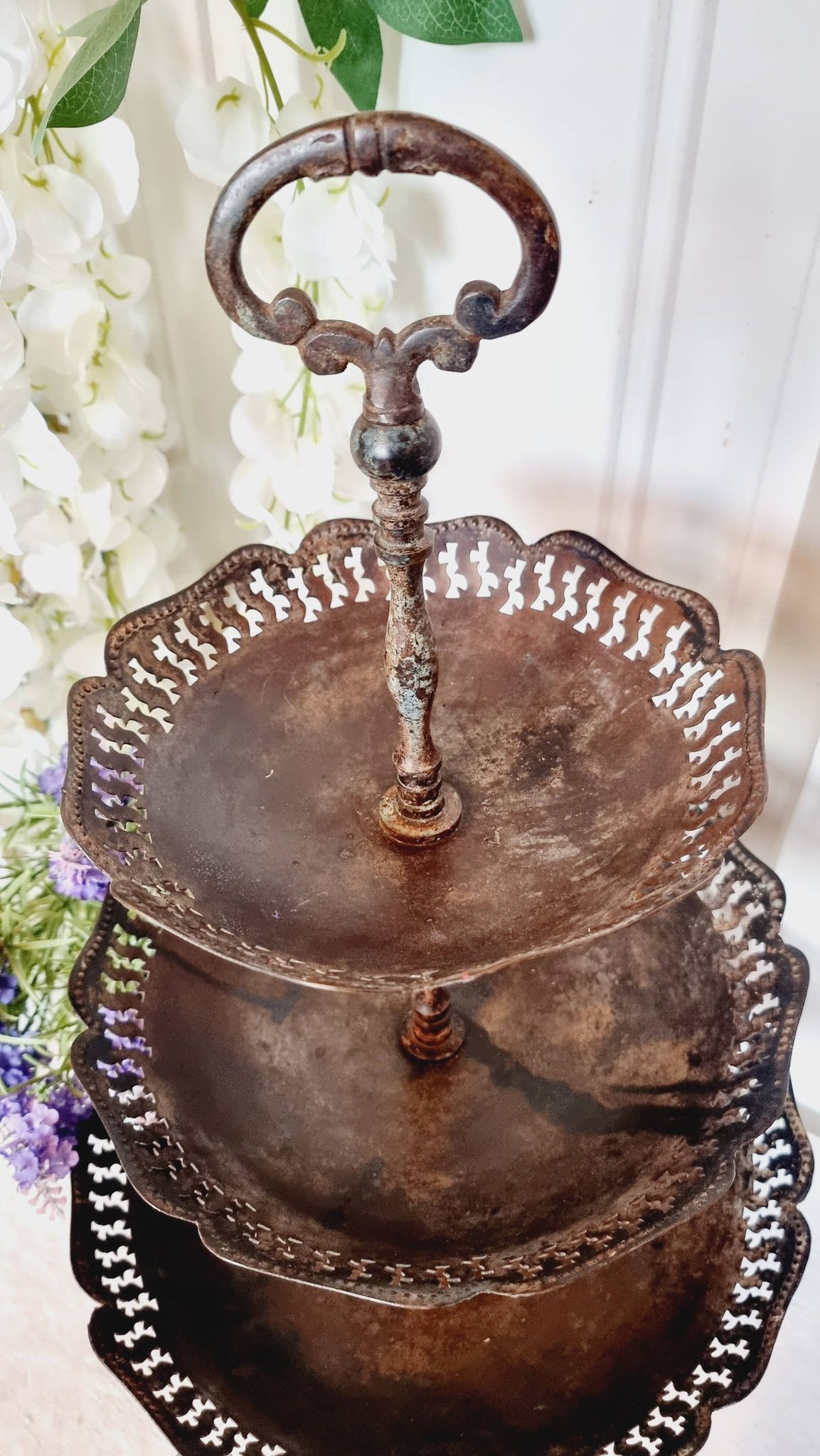 Large three-tiered fruit bowl in iron and brass, French style, rust.