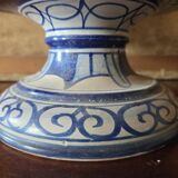 Antoine Montagnon in Nevers: footed bowl in porcelain with blue decoration.