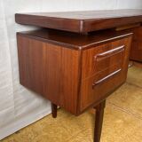 Bureau à plateau flottant en teck de style rétro du milieu du siècle par G Plan Fresco Range conçu par Viktor Wilkins