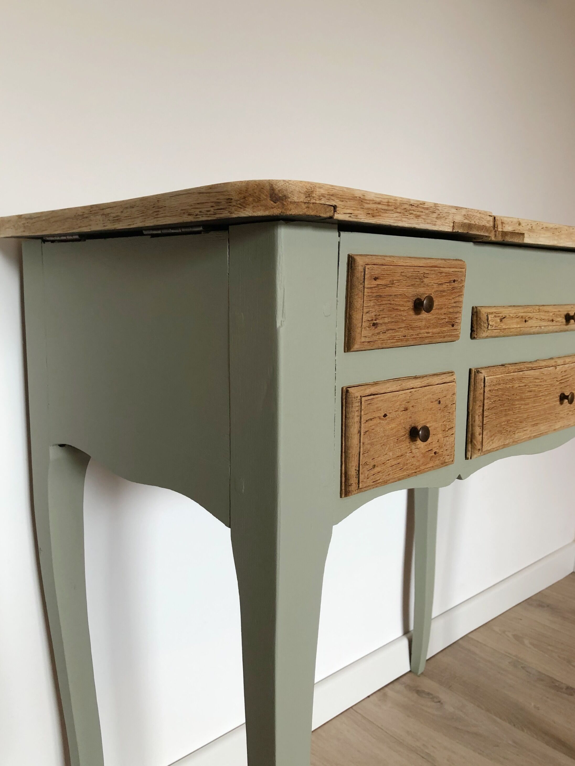 Vintage dressing table "romantic" style