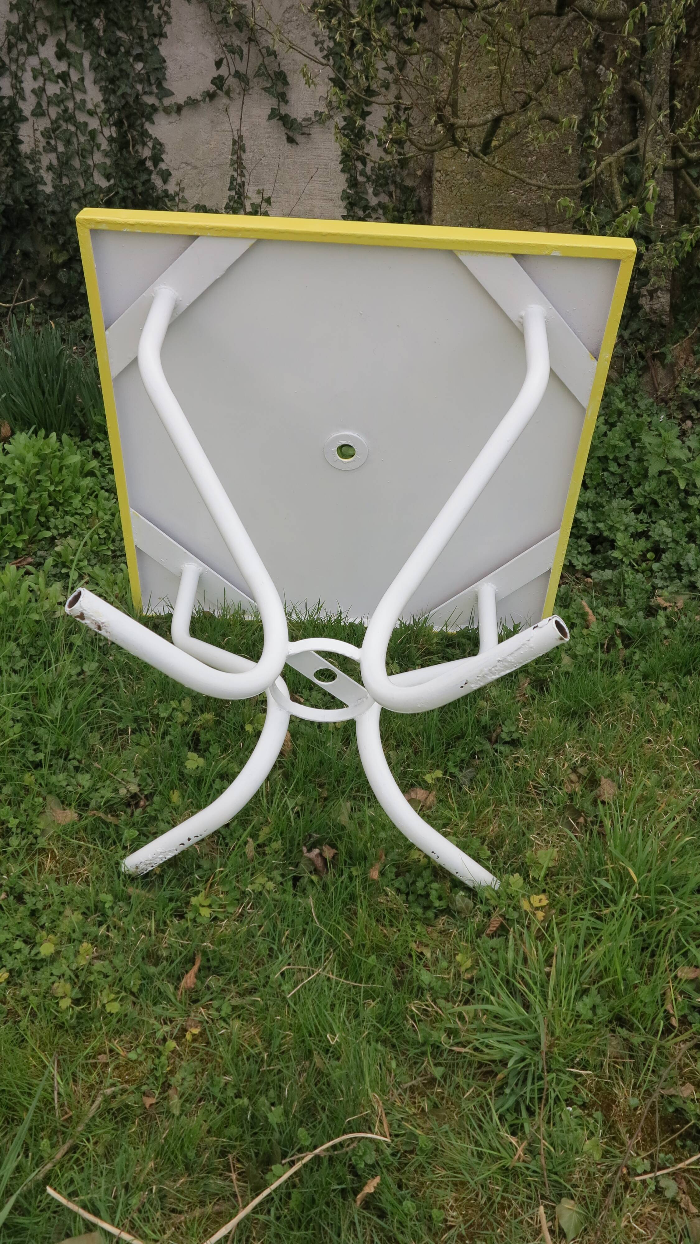 set of table and 4 chairs for garden or terrace in painted metal