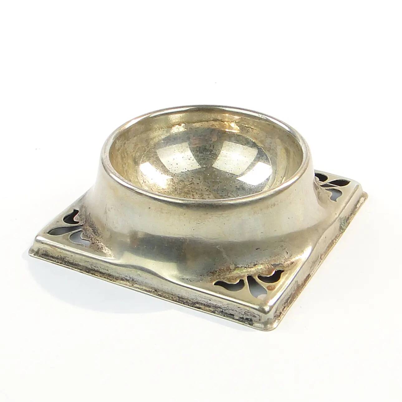 Art Deco salt shaker, silver-plated brass, United Kingdom, 1950s