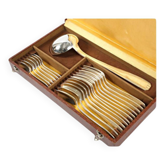 Silver metal cutlery set
