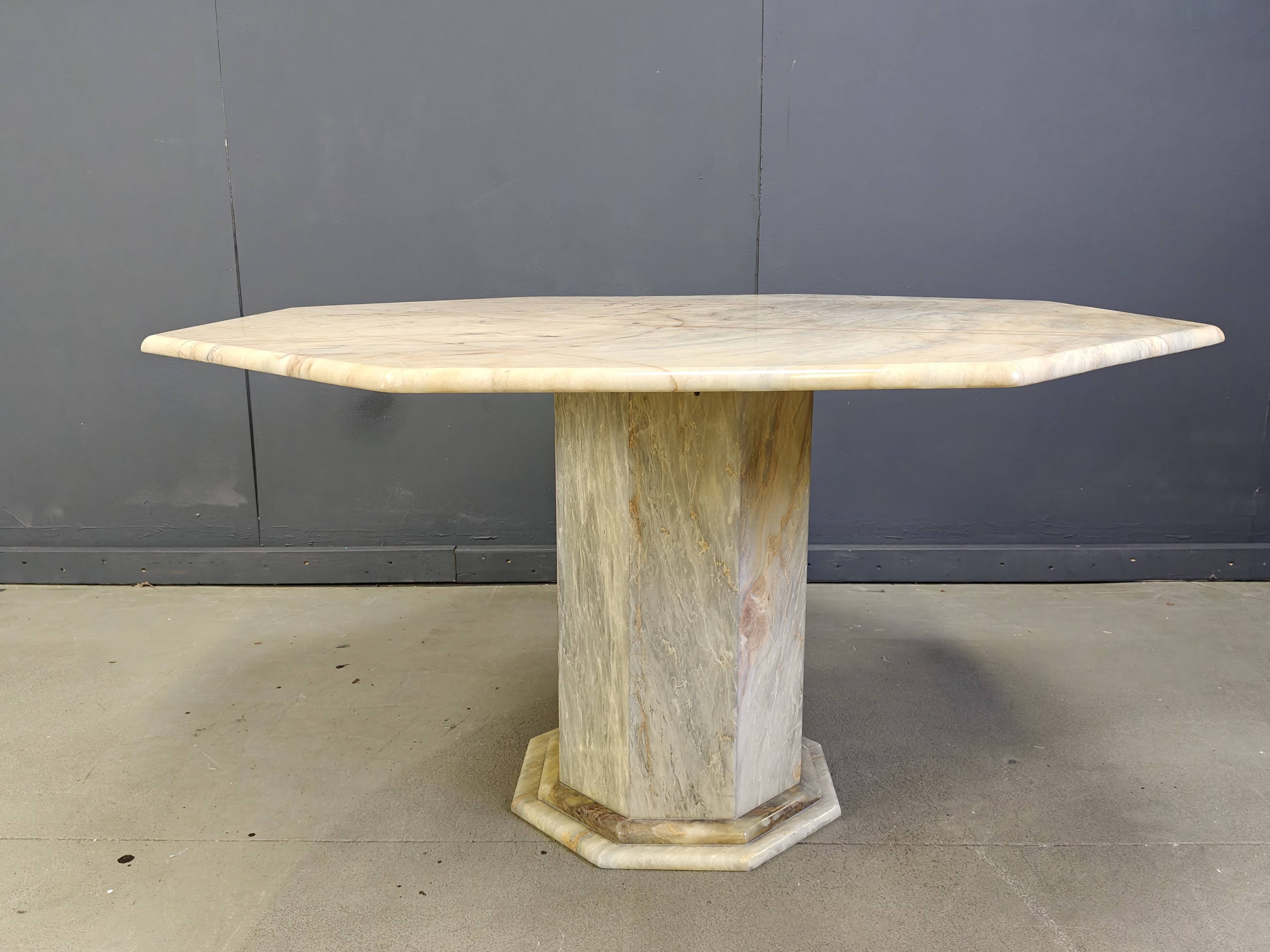 Octogonal italian marble dining table 1970s