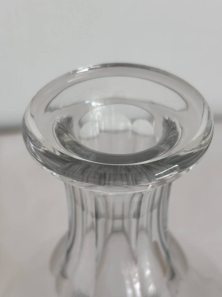 Cut crystal carafe from Baccarat – Stamped and numbered