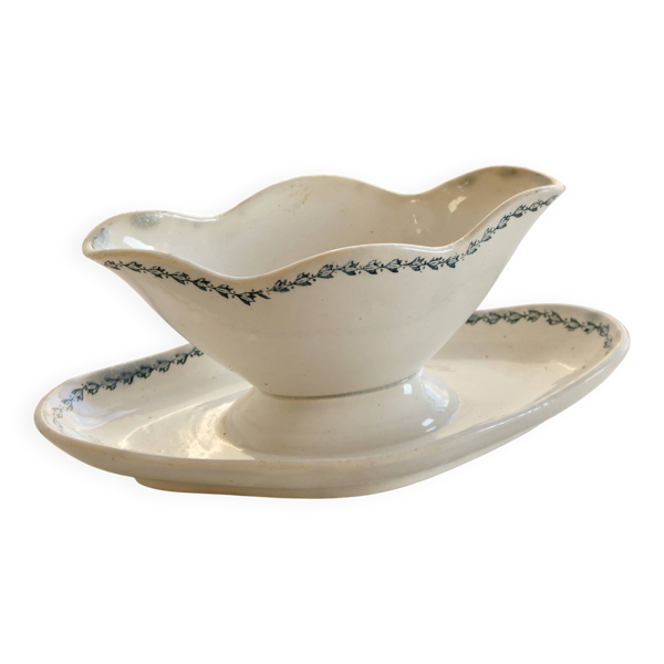 Saucière terre de fer ancienne Saint-Amand modèle 4022 - Liseré fleuri bleu