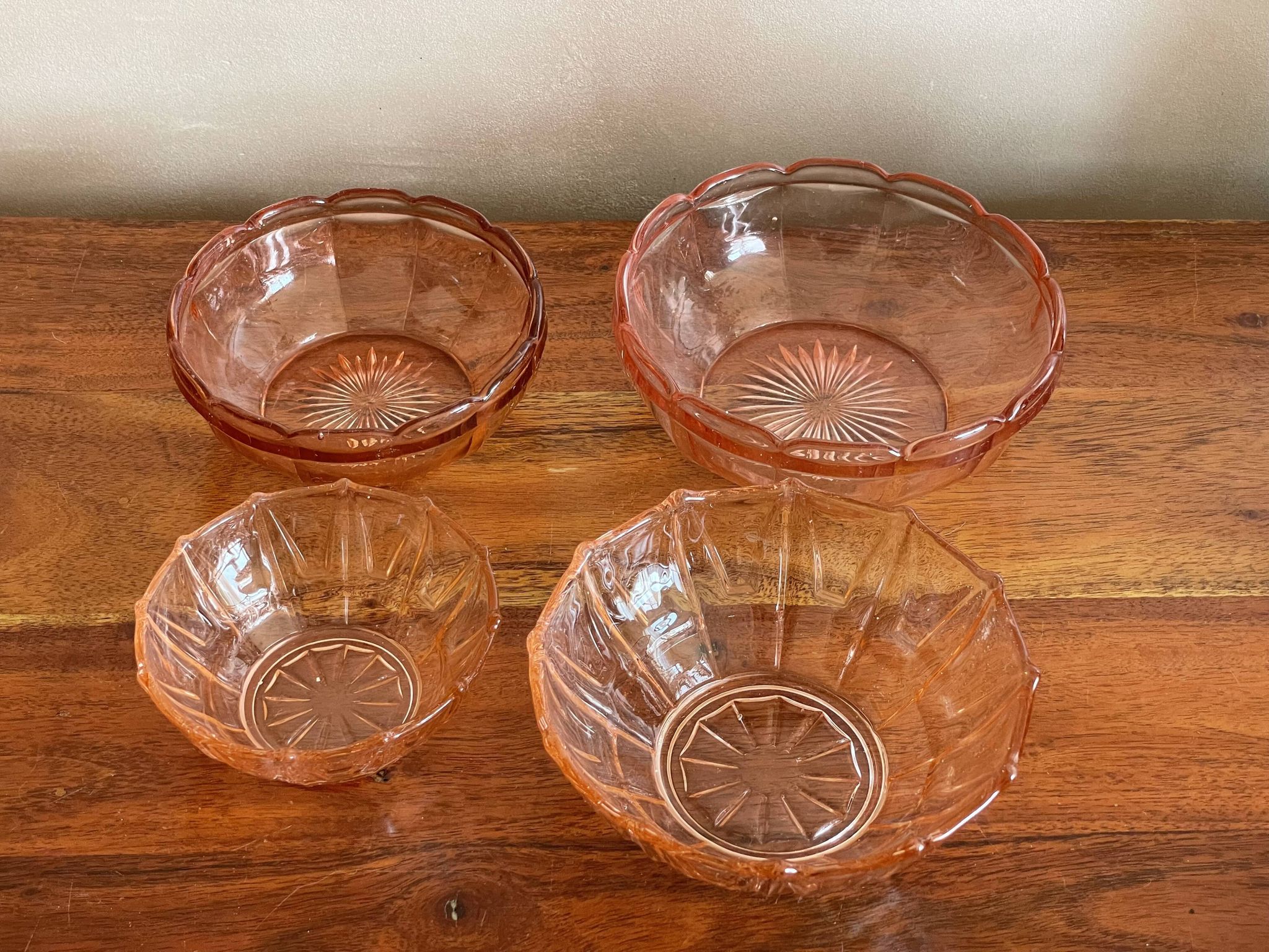 Coupelles roses en verre de Reims