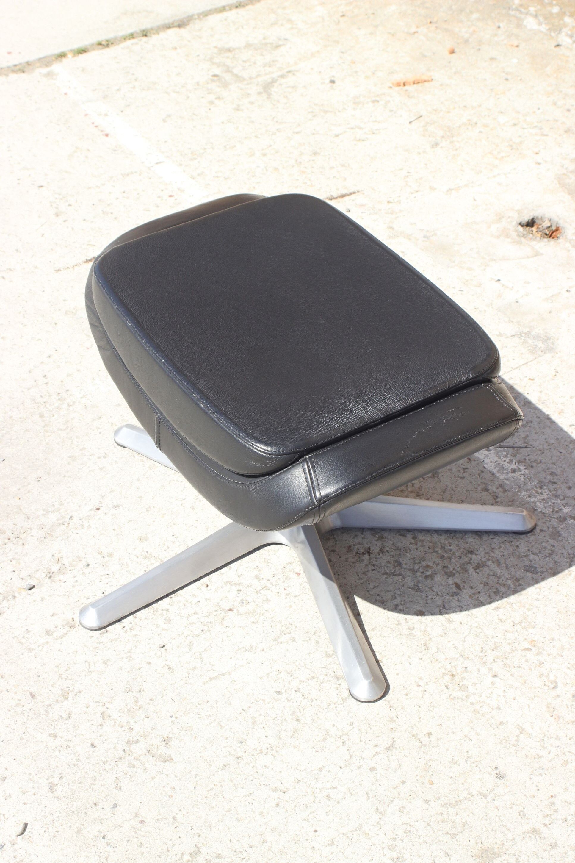 Ottoman Vintage in Leather and Aluminium, 1970s