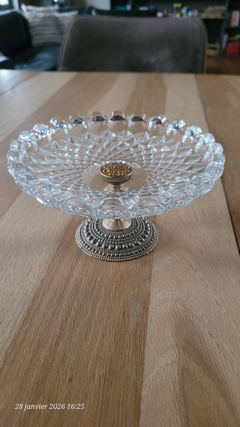 Bonbonnière en verre taillé et métal doré