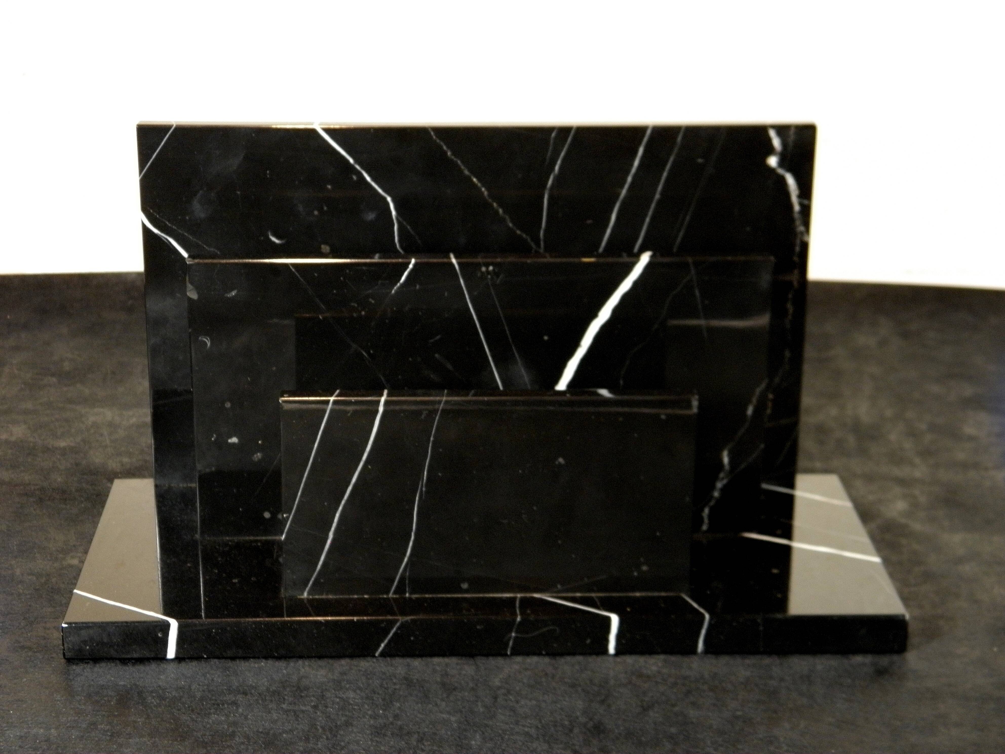 PORTE-LETTRES, RANGE-COURRIER en MARBRE