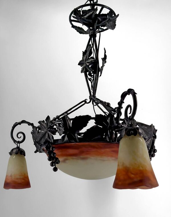 Lustre en fer forgé et pate de verre, Art Deco, Muller Freres, Circa 1920