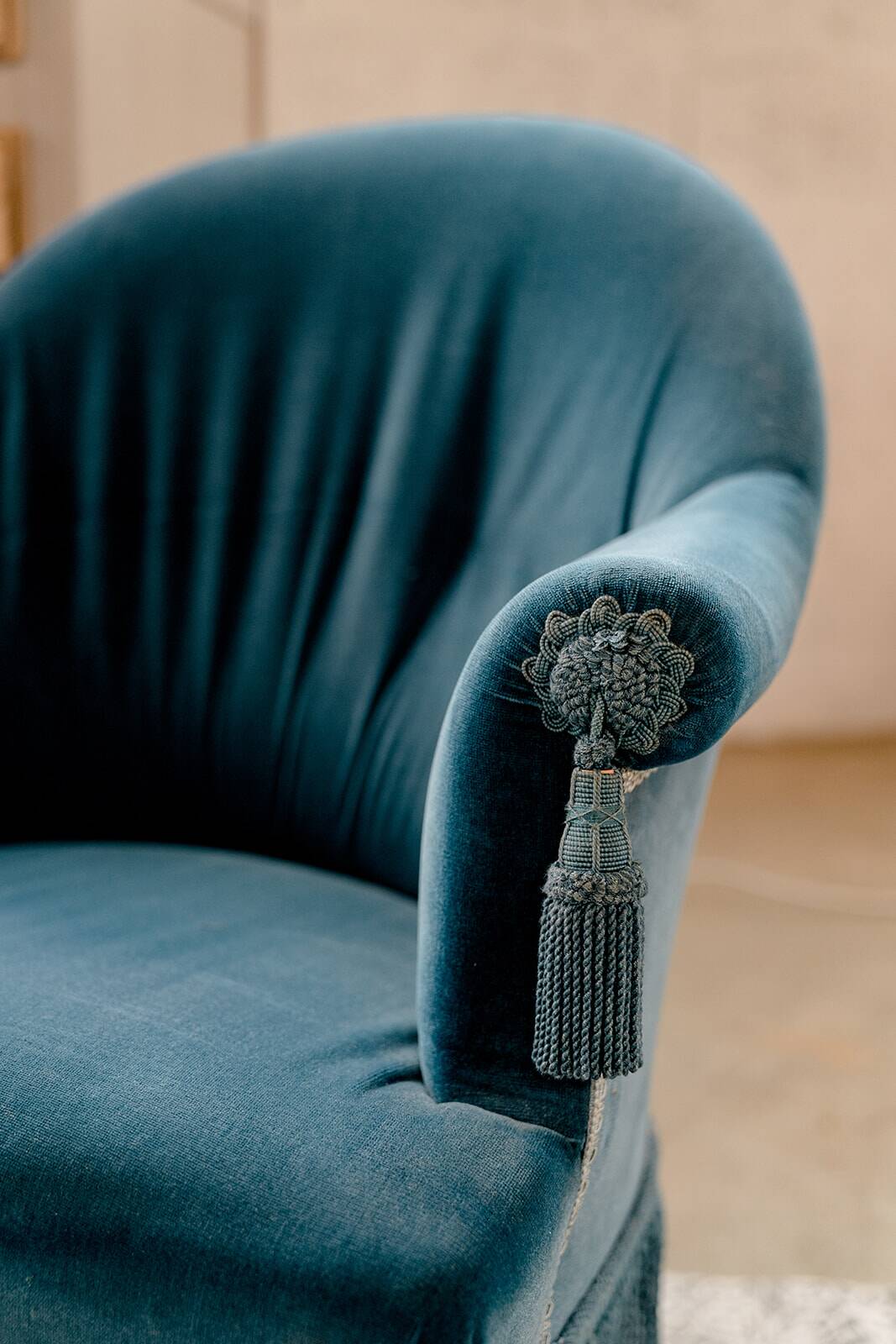 Fauteuil crapaud – Velours bleu